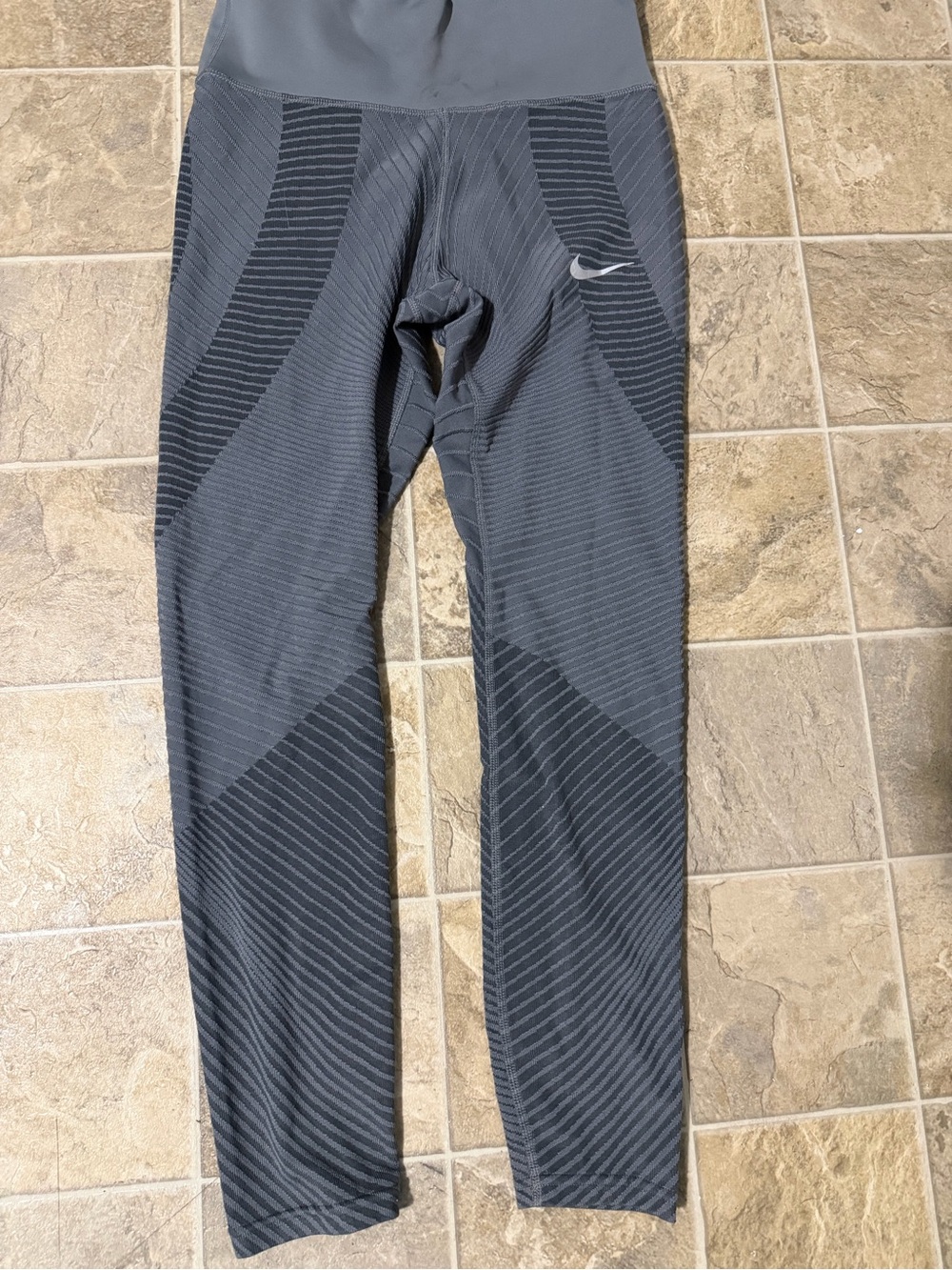 Nike Gray Black Patterned High-Waist Leggings